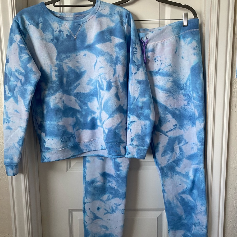 Blue and white tie dye sweat set